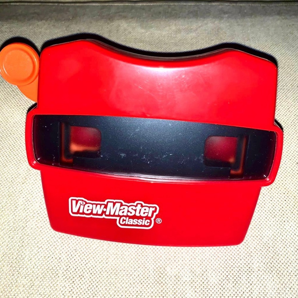 Vintage Discovery View-Master Classic Red Viewer with 2 view cards included.